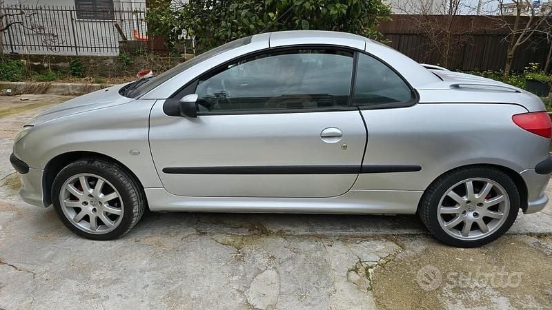 Usata Peugeot 206 CC 136 CV (100 kW) 2000 Grigio Cabrio