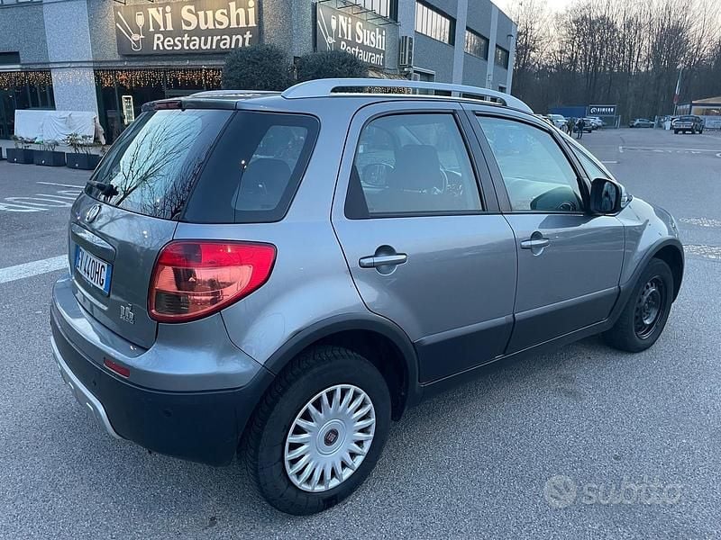 Usata Fiat Sedici 135 CV (99 kW) 2014 Grigio SUV