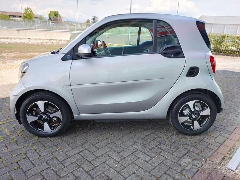 Usata Smart ForTwo Coupé Passion 41 kW (56 CV) 2021 Argento Utilitaria
