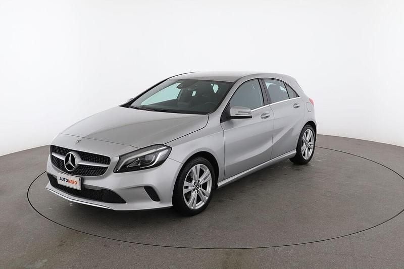 Argento Usata 2017 Mercedes A180 | 17.099 € (Buon prezzo) - Immagine 1/4