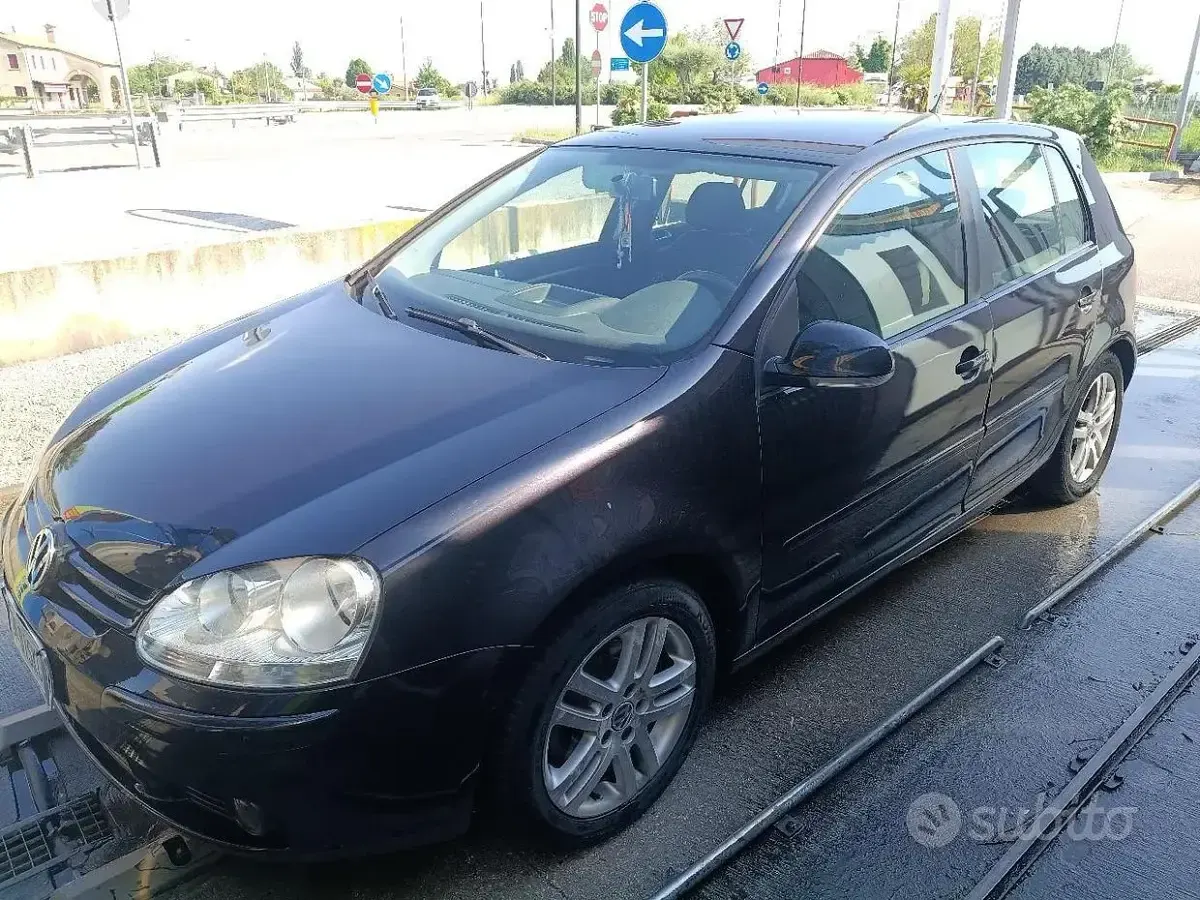Begagnad VW Golf V 102 HK (75 kW) 2007 Svart Sedan