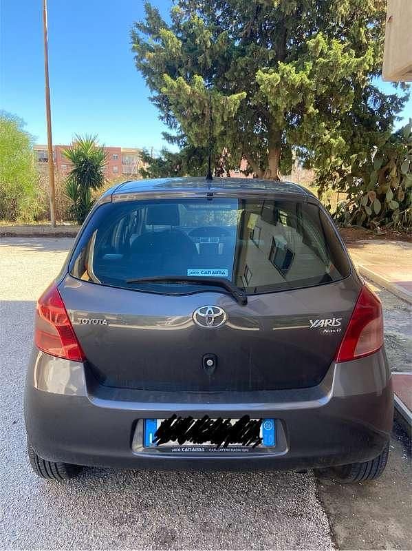 Usata Toyota Yaris 90 CV (66 kW) 2009 Utilitaria