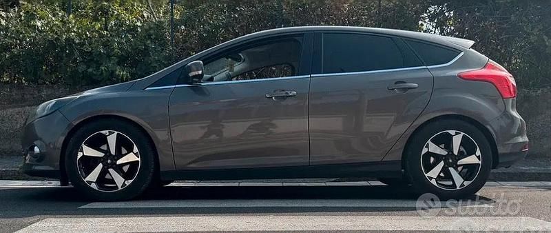 Usata Ford Focus Titanium 115 CV (84 kW) 2011 Grigio Berlina