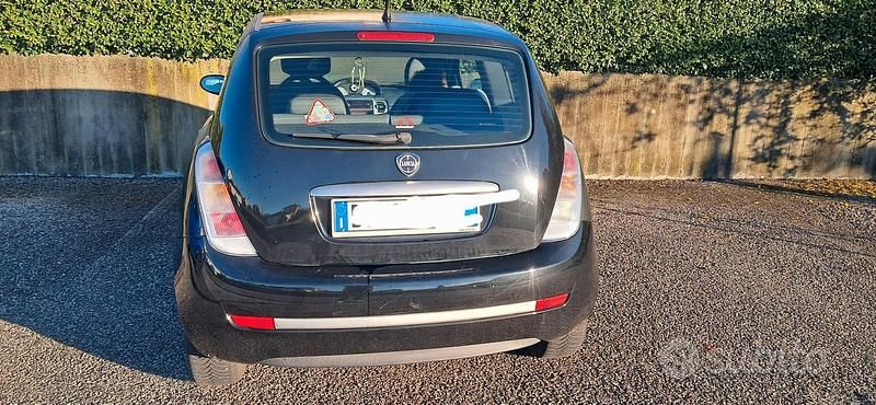 Nero Usata 2008 Lancia Ypsilon Due volumi | 800 € - Immagine 1/4