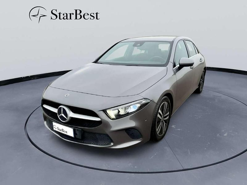 Usata Mercedes A180 Business 116 CV (85 kW) 2019 Grigio selenite