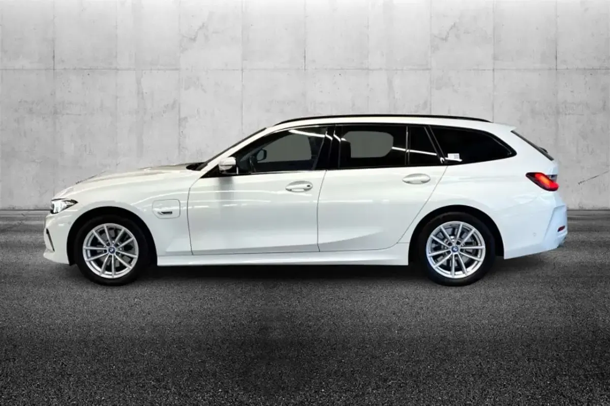 Usata BMW 330e 292 CV (214 kW) 2023 Bianco Station wagon