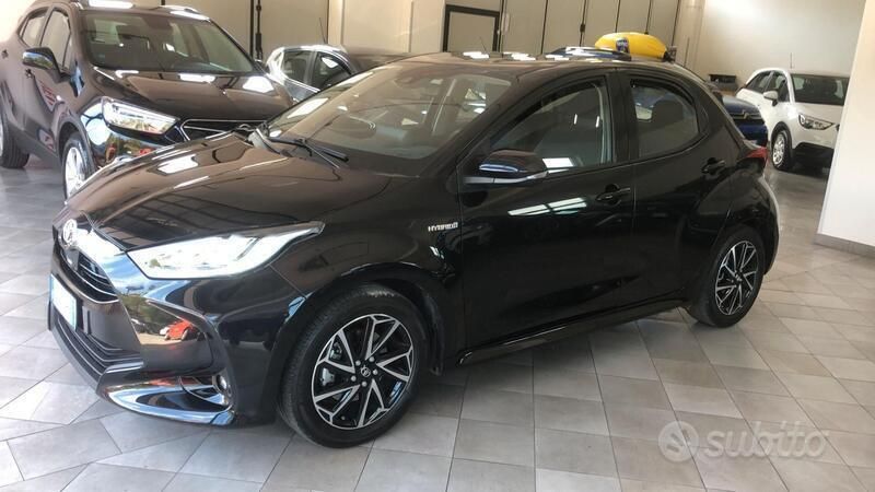 Usata Toyota Yaris Hybrid Trend 92 CV (67 kW) 2021 Nero Berlina