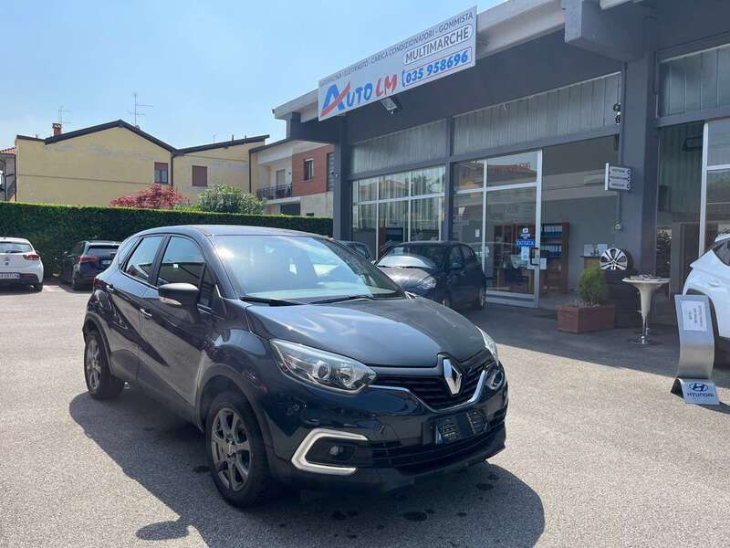 Grigio Usata 2018 Renault Captur Intens SUV | 11.900 € (Buon prezzo) - Immagine 1/4