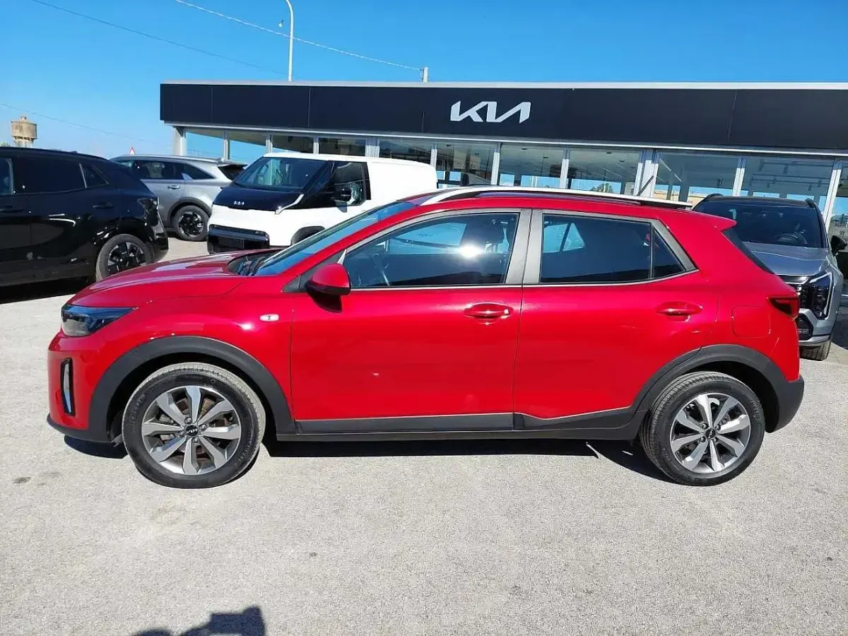 Używany Kia Stonic Urban 83 KM (61 kW) 2023 Czerwony SUV