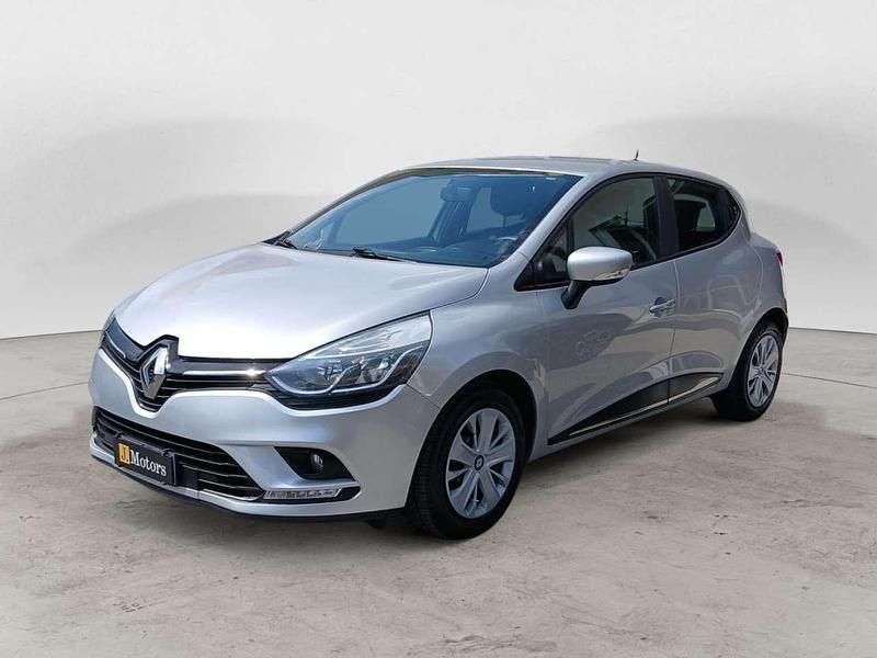Argento Usata 2019 Renault Clio IV Business Tre volumi | 10.700 € (Buon prezzo) - Immagine 1/4