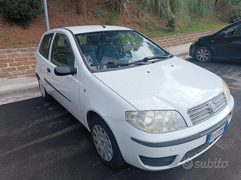 Usata Fiat Punto 77 CV (56 kW) 2009 Bianco Utilitaria