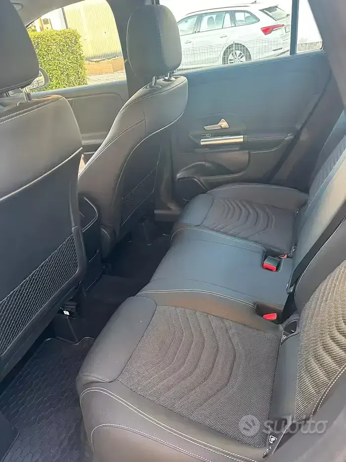 Usata Mercedes GLA200 150 CV (110 kW) 2025 Grigio SUV