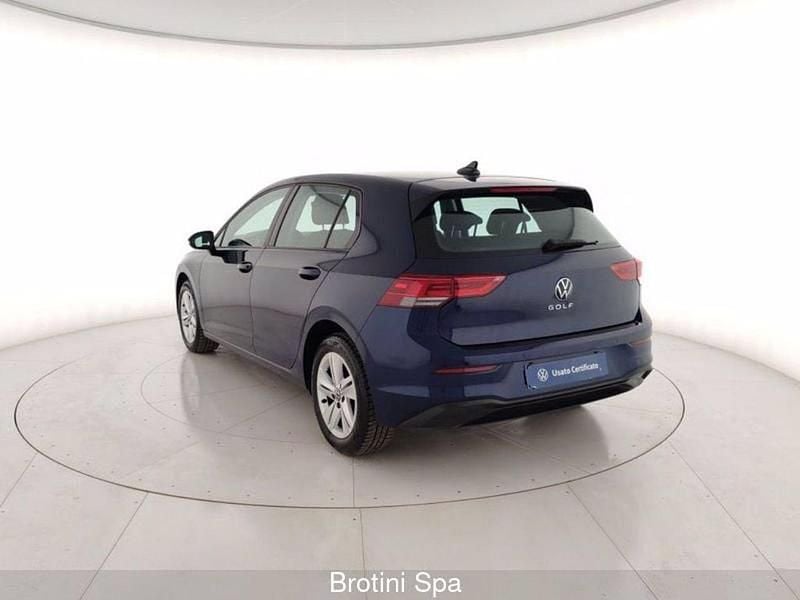 Usata VW Golf VIII Life 116 CV (85 kW) 2022 Blu metallizzato Utilitaria