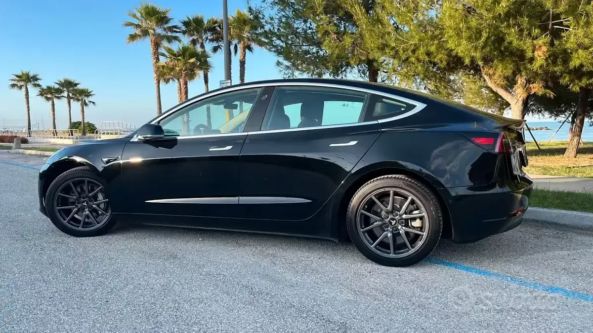 Usata Tesla Model 3 Standard Range 239 kW (325 CV) 2019 Nero Berlina