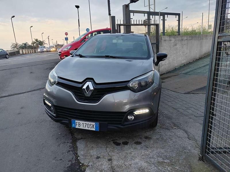 Usata Renault Captur 90 CV (66 kW) 2015 Grigio SUV