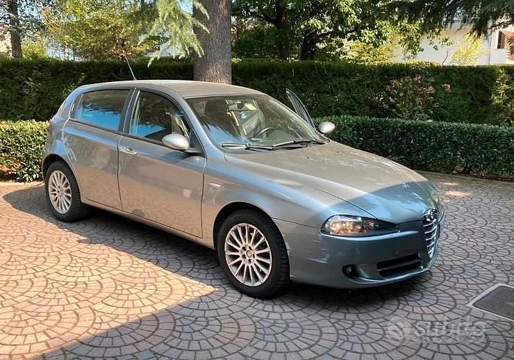 Usata Alfa Romeo 147 2000 Grigio Utilitaria