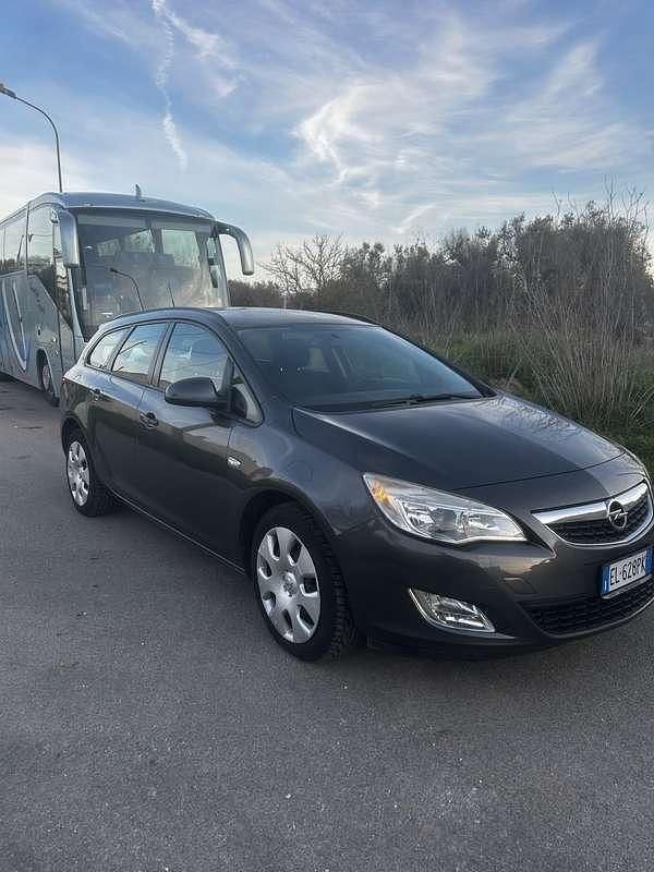 Usata Opel Astra Cosmo 101 CV (74 kW) 2012 Berlina