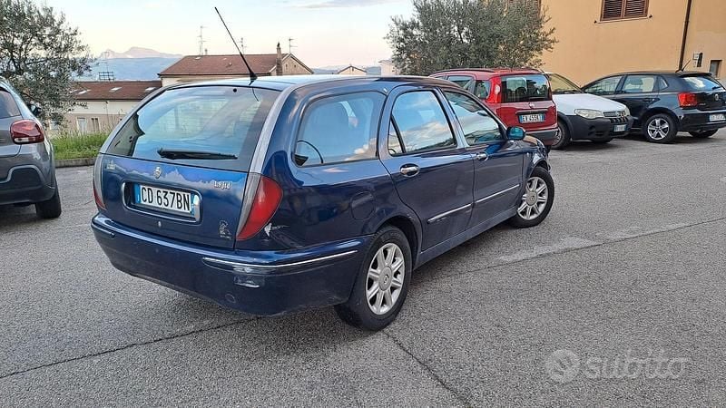 Usata Lancia Lybra 115 CV (84 kW) 2002 Blu Station wagon