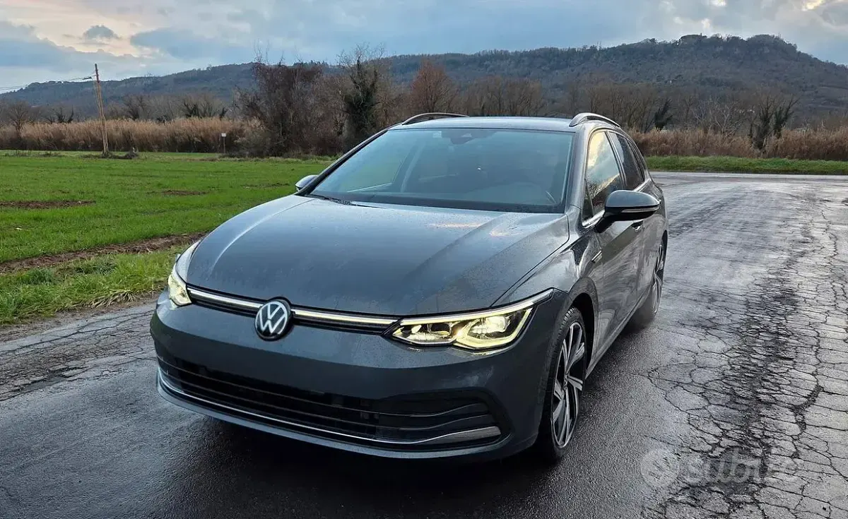 Usata VW Golf VIII 131 CV (96 kW) 2021 Grigio Station wagon