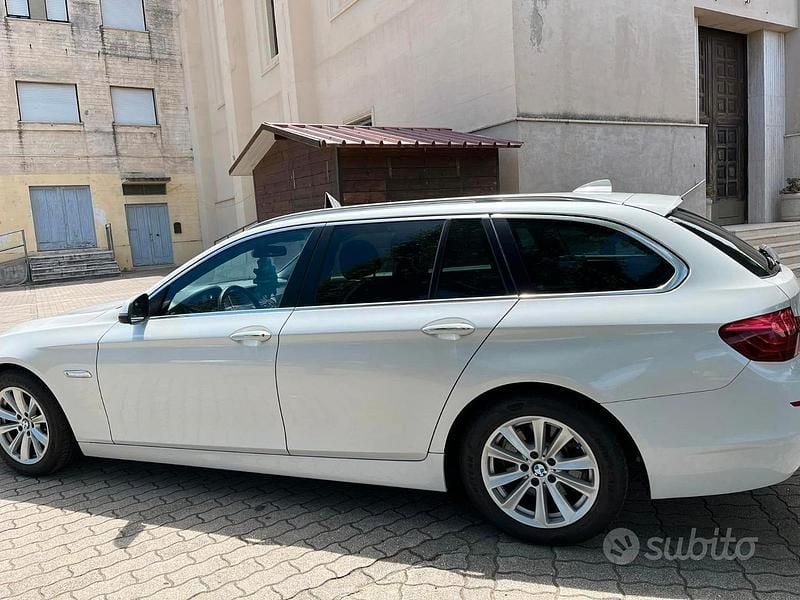 Begagnad BMW 520 Luxury Line 190 HK (139 kW) 2017 Vit Kombi