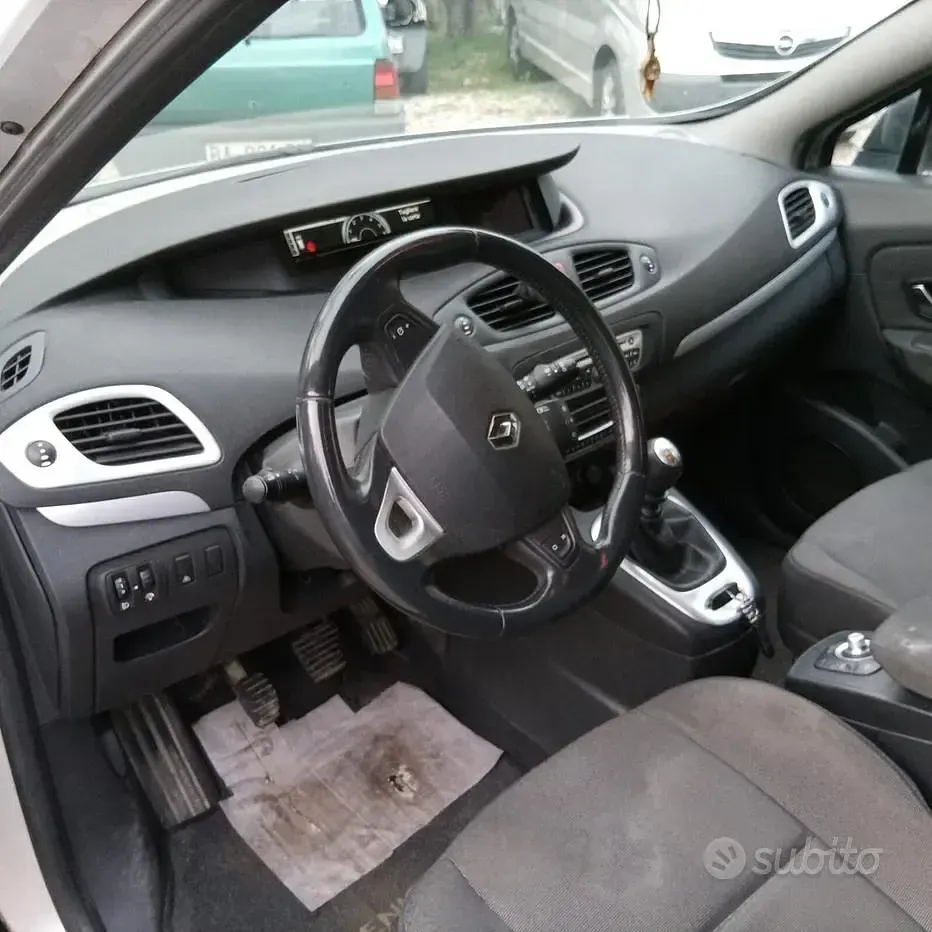 Usata Renault Scenic E-Tech 130 CV (95 kW) 2010 Grigio Monovolume