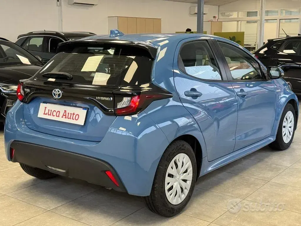 Usata Toyota Yaris Hybrid 92 CV (67 kW) 2021 Azzurro Berlina