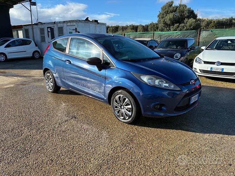 Usata Ford Fiesta Titanium 68 CV (50 kW) 2010 Blu Berlina