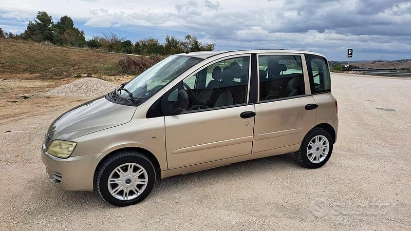 Grigio Usata 2006 Fiat Multipla Monovolume | 2500 € (Molto cara) - Immagine 1/4