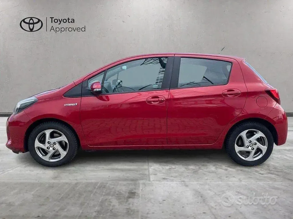 Usata Toyota Yaris Hybrid Active 73 CV (53 kW) 2016 Rosso Berlina