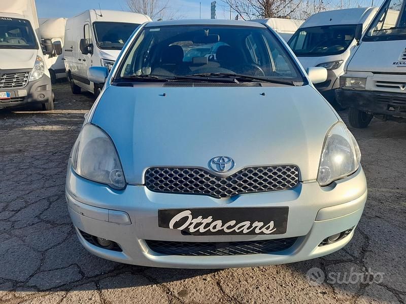 Usata Toyota Yaris Sol 65 CV (47 kW) 2005 Blu Berlina