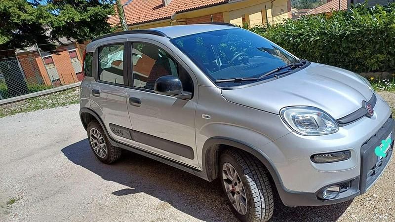 Usado Fiat Panda 4x4 S 86 CV (63 kW) 2018 Gris Utilitario