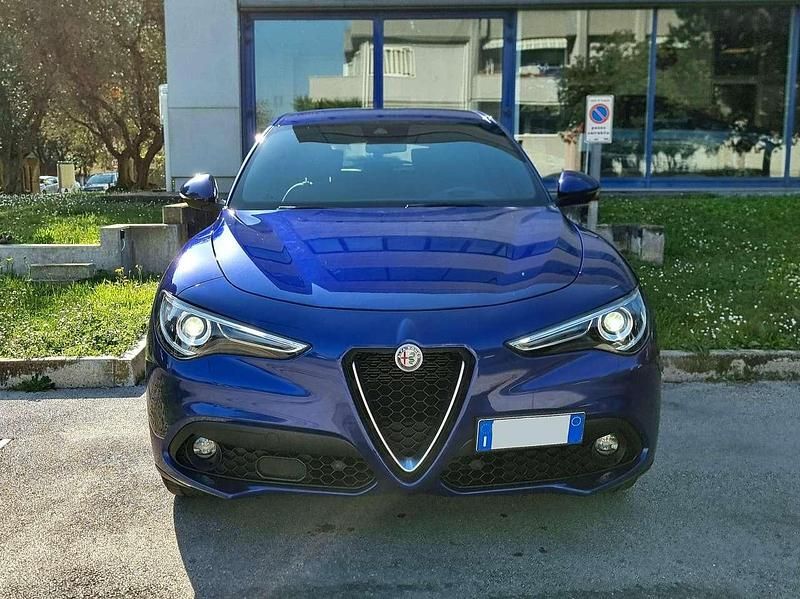 Usata Alfa Romeo Stelvio Business 190 CV (139 kW) 2022 Blu/azzurro SUV