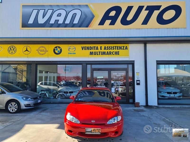 Begagnad Hyundai Coupé 114 HK (83 kW) 1997 Röd Sportkupé
