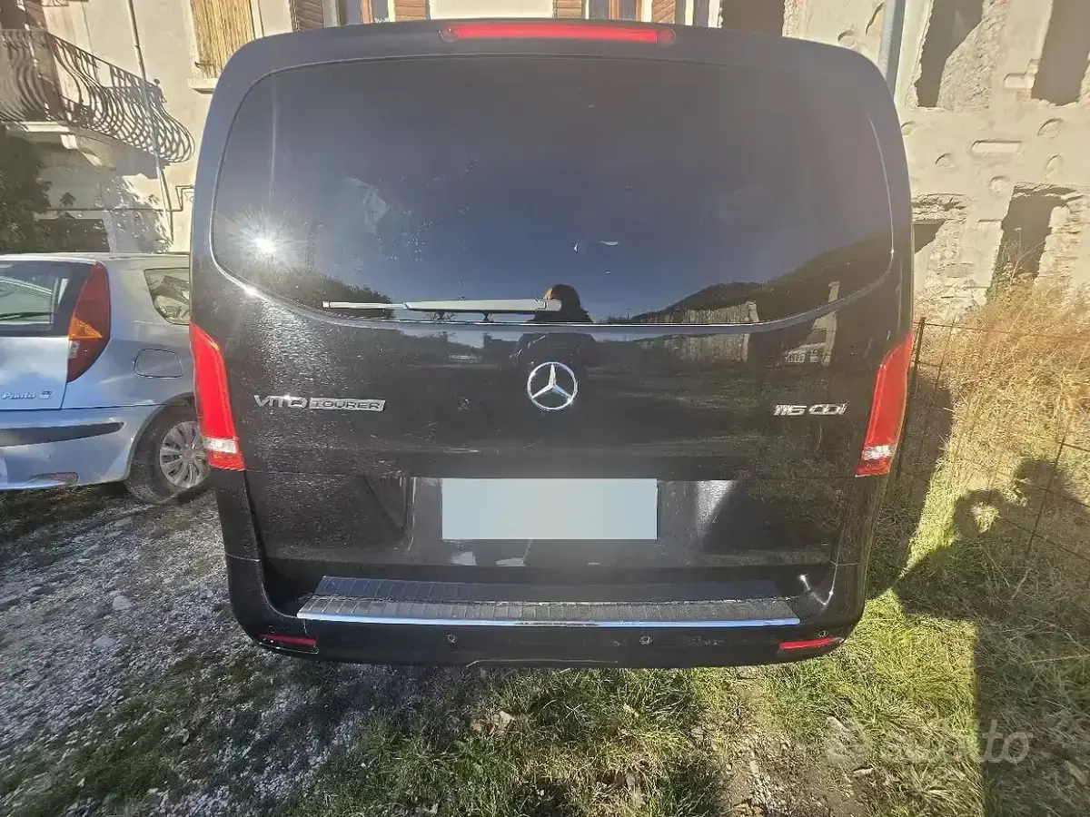 Usata Mercedes Vito 88 CV (64 kW) 2024 Nero Furgone