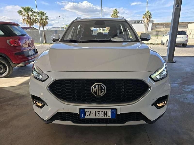 Usata MG ZS Luxury 106 CV (77 kW) 2024 Bianco Station wagon