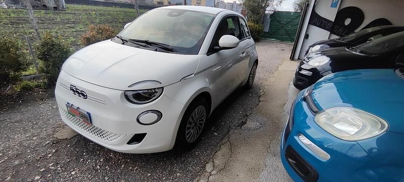 Usata Fiat 500e Action 69 kW (95 CV) 2021 Bianco Berlina