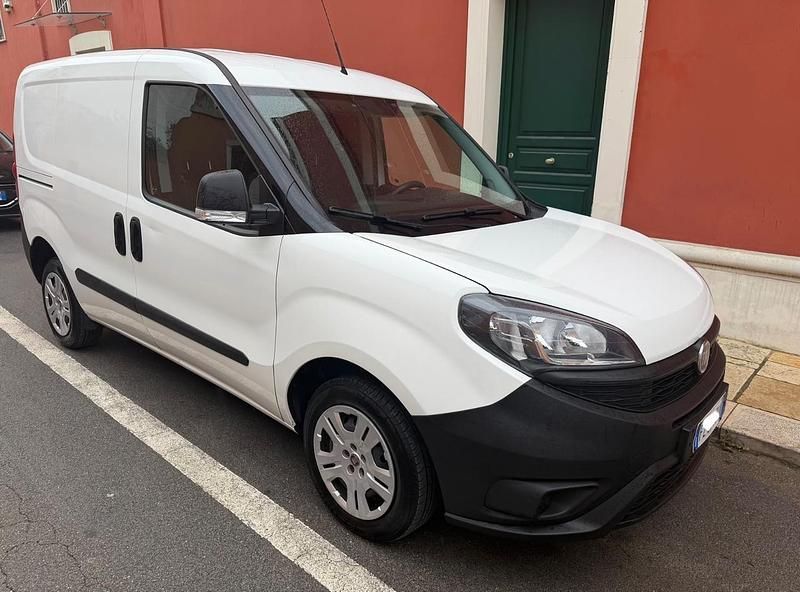 Usata Fiat Doblò 95 CV (69 kW) 2019 Bianco Monovolume
