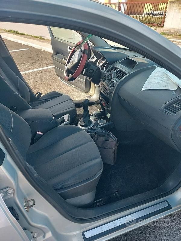 Usata Renault Mégane II 100 CV (73 kW) 2004 Grigio Berlina