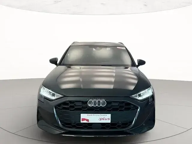 Usata Audi A3 Business 116 CV (85 kW) 2025 Grigio manhattan metallizzato Berlina