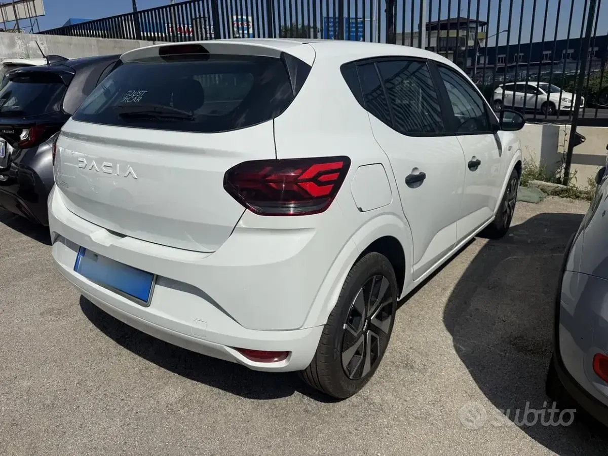 Usata Dacia Sandero Comfort 101 CV (74 kW) 2023 Bianco Berlina