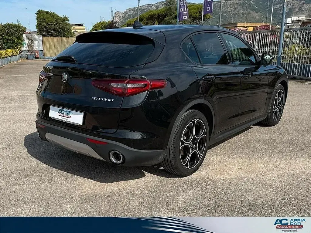 Usata Alfa Romeo Stelvio Business 190 CV (139 kW) 2021 Nero SUV
