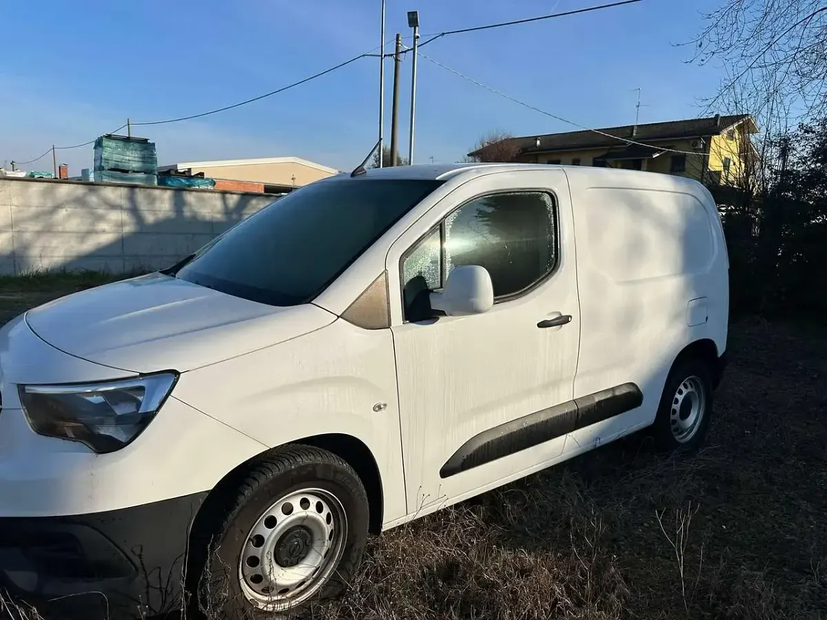 Begagnad Opel Combo 102 HK (75 kW) 2019 Vit Minibuss