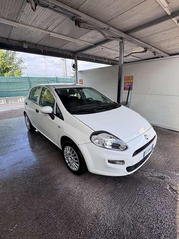 Usata Fiat Punto Young 69 CV (50 kW) 2016 Bianco Utilitaria