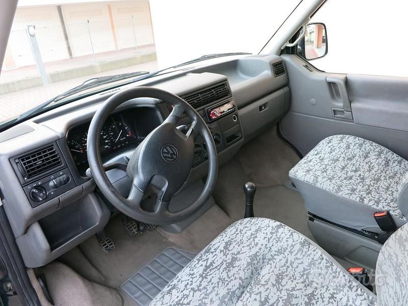 Usata VW Caravelle 1998 Verde Monovolume