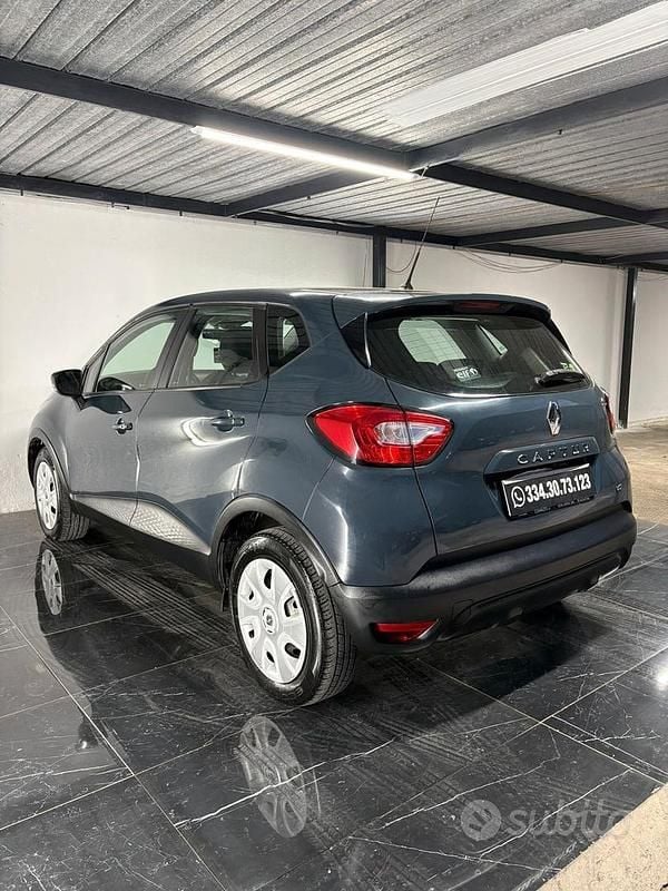 Usata Renault Captur 90 CV (66 kW) 2016 Grigio SUV