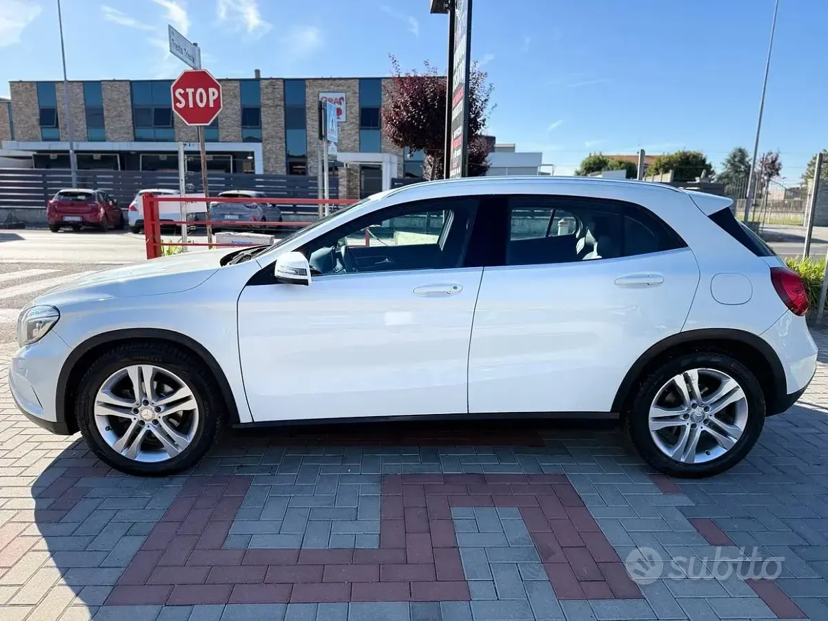 Usata Mercedes GLA200 136 CV (100 kW) 2015 Bianco SUV