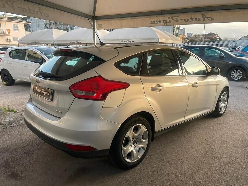 Usata Ford Focus Business Edition 101 CV (74 kW) 2015 Argento Berlina