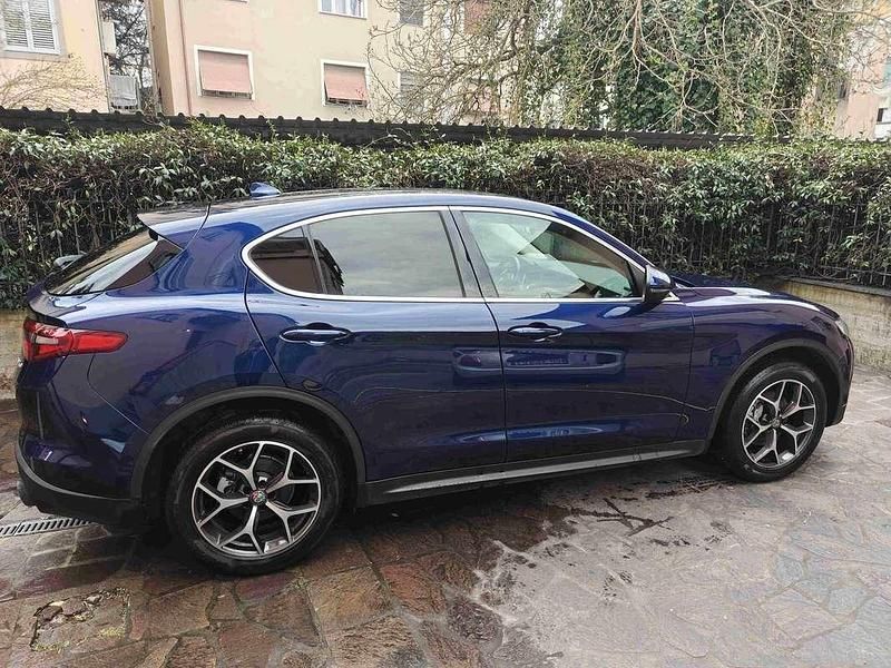 Usata Alfa Romeo Stelvio Executive 209 CV (153 kW) 2017 Blu/azzurro SUV