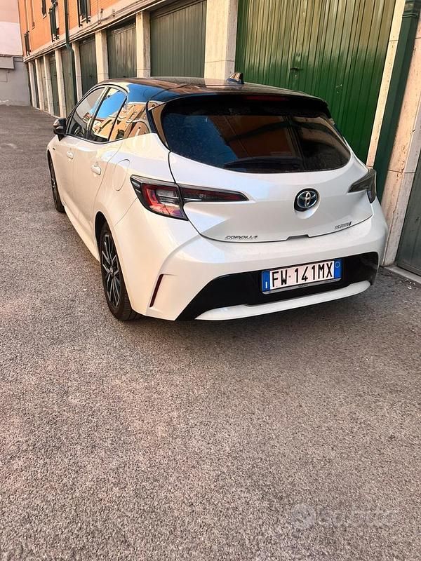Usata Toyota Corolla Style 122 CV (89 kW) 2019 Bianco Berlina