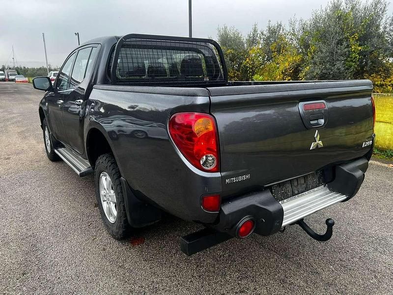 Usata Mitsubishi L200 Invite+ 136 CV (100 kW) 2011 Nero Pick-up